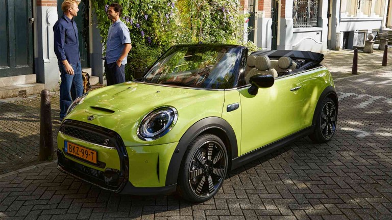 MINI Cooper S Кабриолет – вид спереди – сравнение моделей