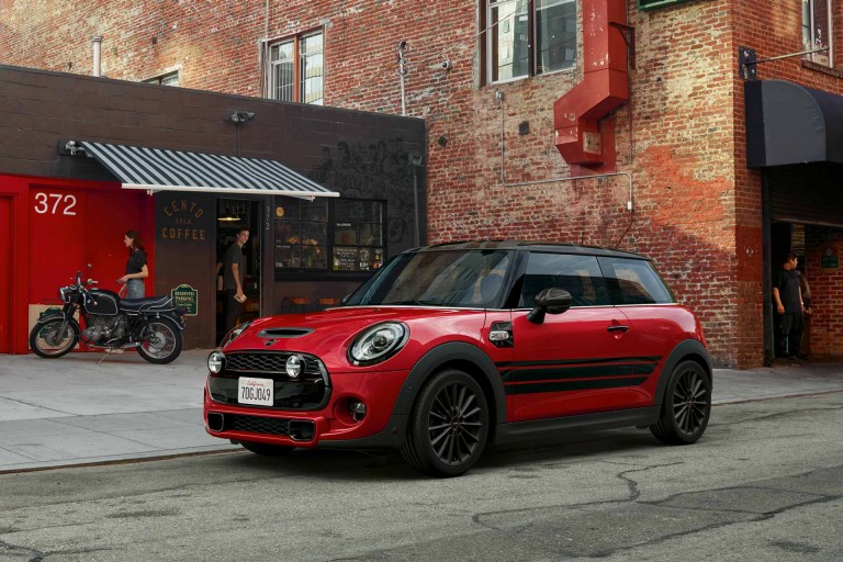 Аксессуары MINI – 3-дверный MINI – красный с стильными черными вставками