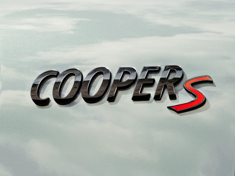 Аксесуари MINI – логотип Cooper S – Piano Black